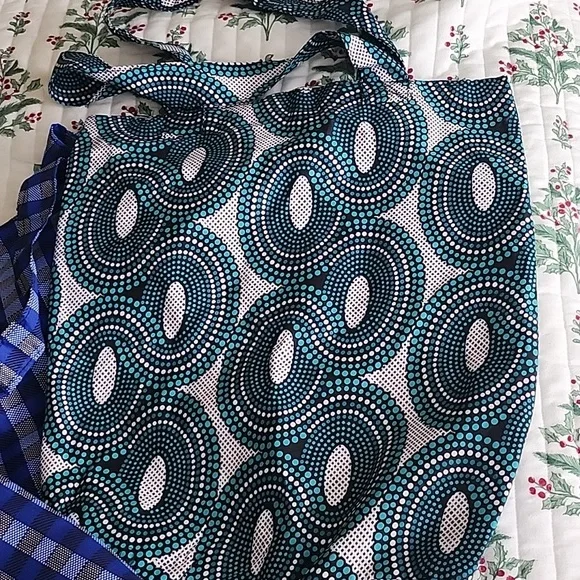 Colorful Patterned Fabrics Made In AFRICA - Picture 2 of 4